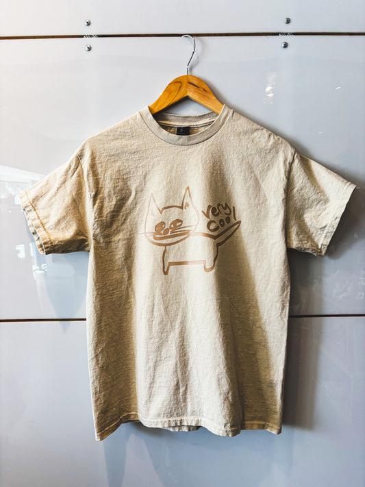 Very Cool Cat cream with tan design s/s tee - upcycled