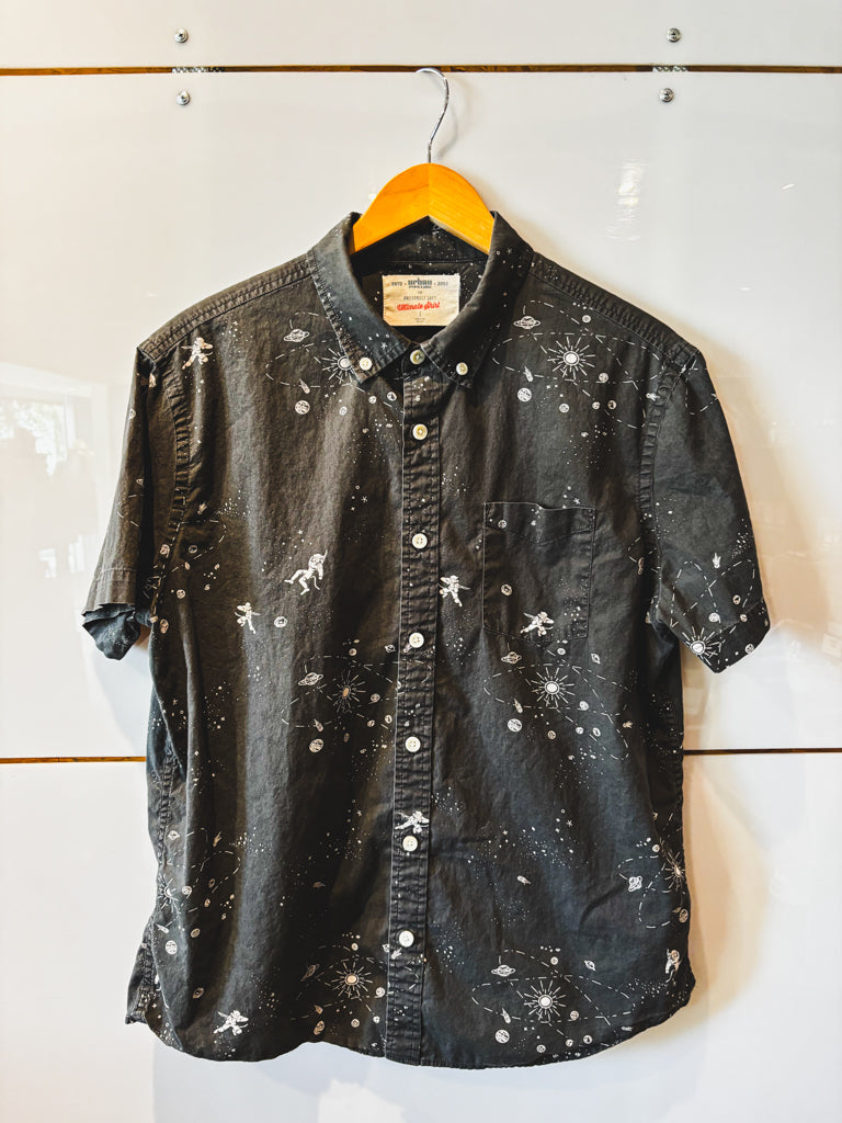 Urban Pipeline cat astronauts grey s/s button-up - previously loved