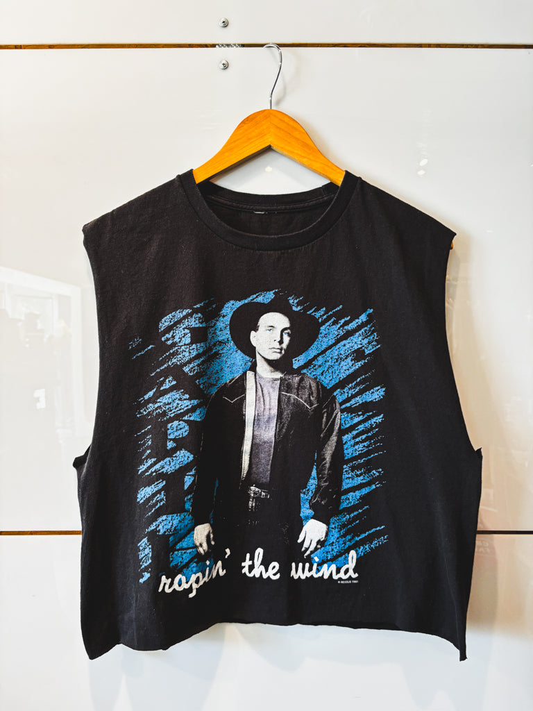 Garth Brooks Ropin' the Wind black cut-off sleeve tee - vintage