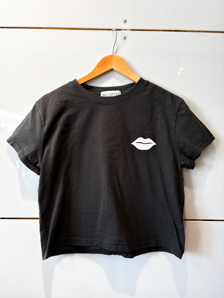 Kiss Your Dog Today crop embroidered tee - pre-loved