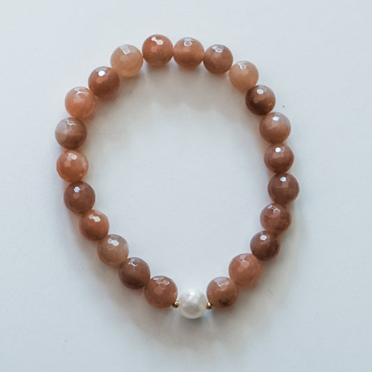 Luna Pearl Peach Moonstone Bracelet
